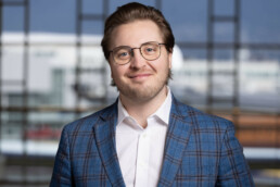 corporate headshot photographer rob trendiak vancouver headshot photography
