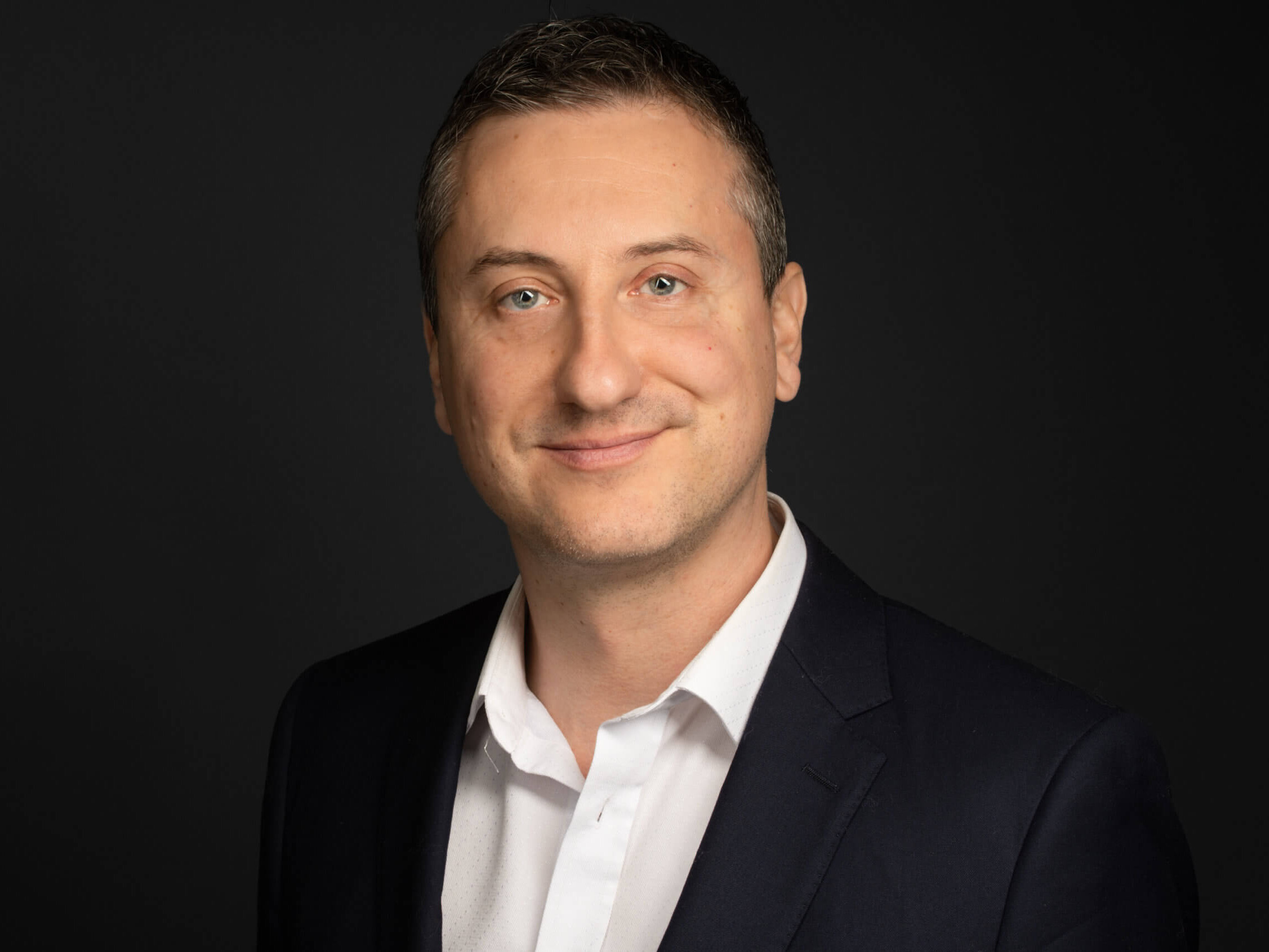 office headshots logistics vancouver corporate headshot photographer
